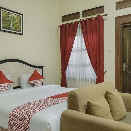 Oyo 804 Ndalem Maharani Guest House Jogjakarta Buitenkant foto
