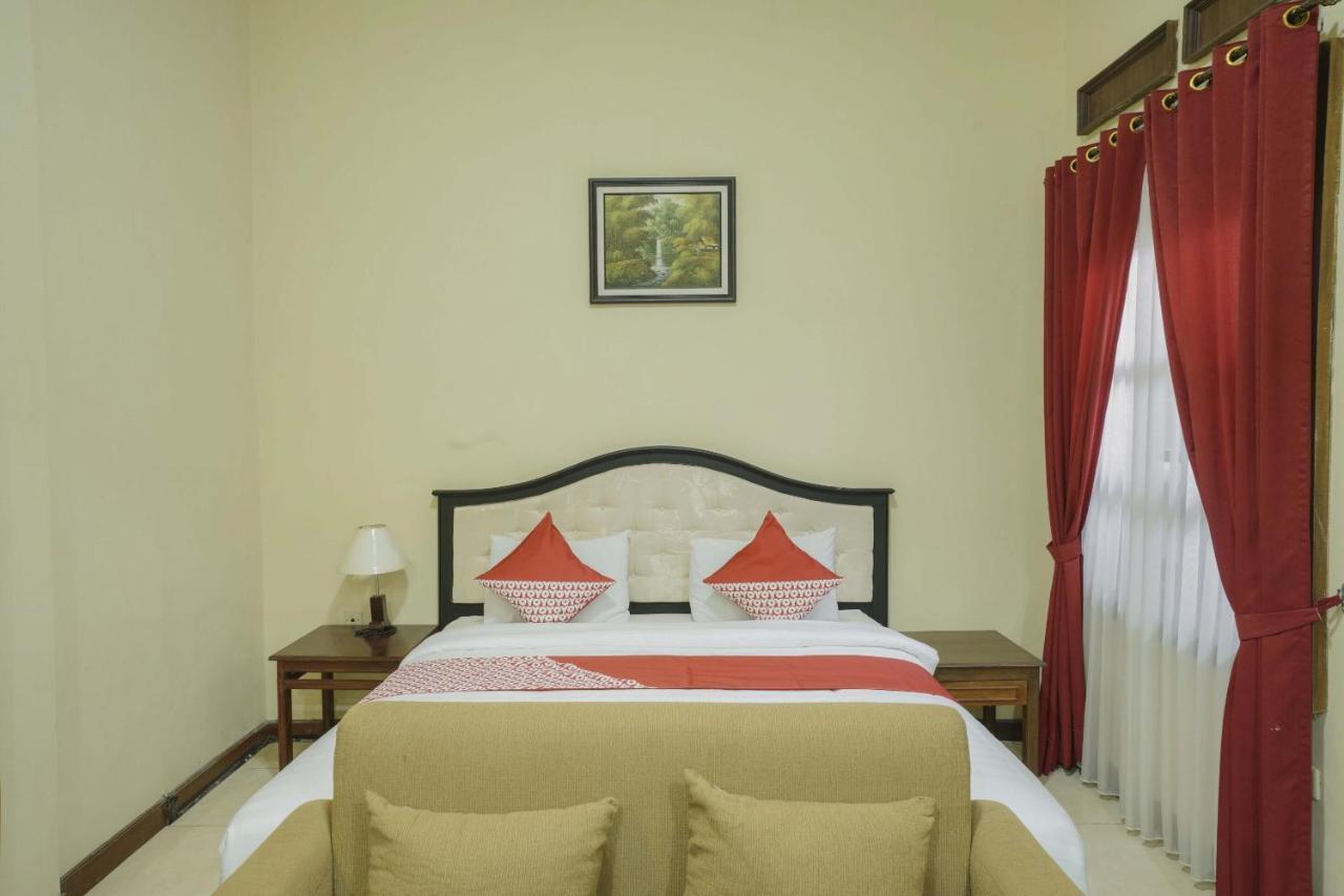 Oyo 804 Ndalem Maharani Guest House Jogjakarta Buitenkant foto