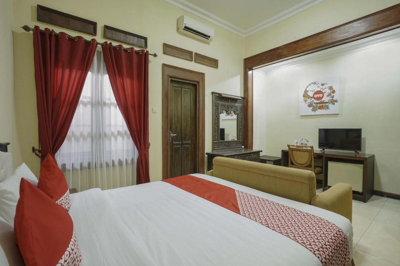 Oyo 804 Ndalem Maharani Guest House Jogjakarta Buitenkant foto