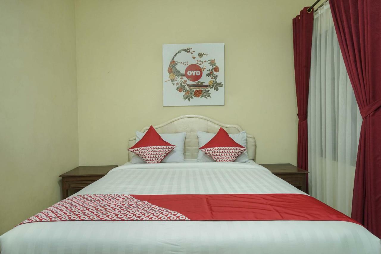 Oyo 804 Ndalem Maharani Guest House Jogjakarta Buitenkant foto