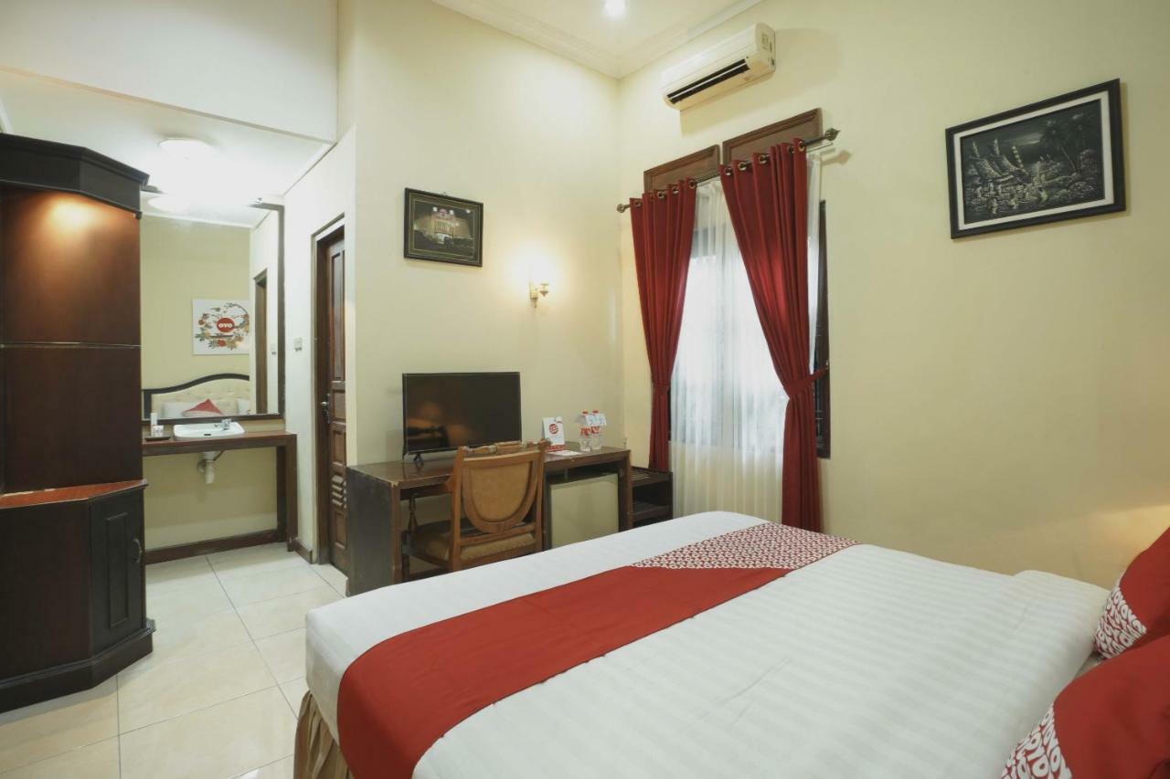 Oyo 804 Ndalem Maharani Guest House Jogjakarta Buitenkant foto