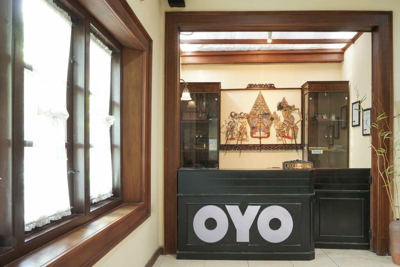Oyo 804 Ndalem Maharani Guest House Jogjakarta Buitenkant foto