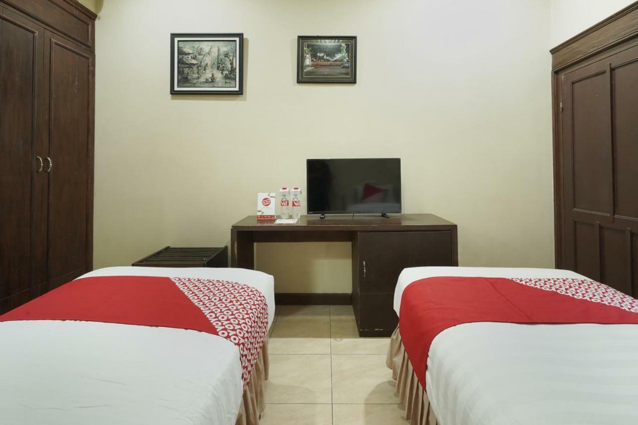 Oyo 804 Ndalem Maharani Guest House Jogjakarta Buitenkant foto
