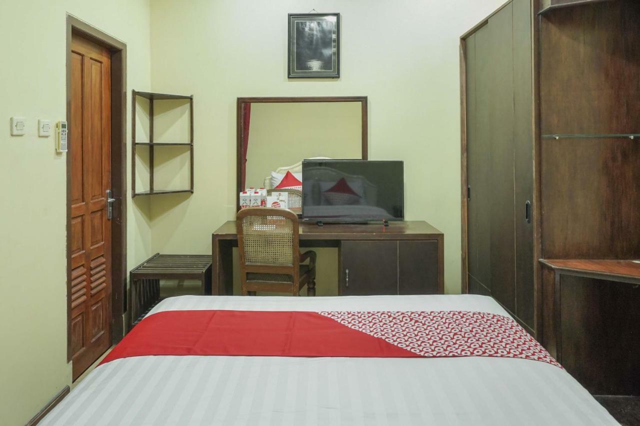 Oyo 804 Ndalem Maharani Guest House Jogjakarta Buitenkant foto